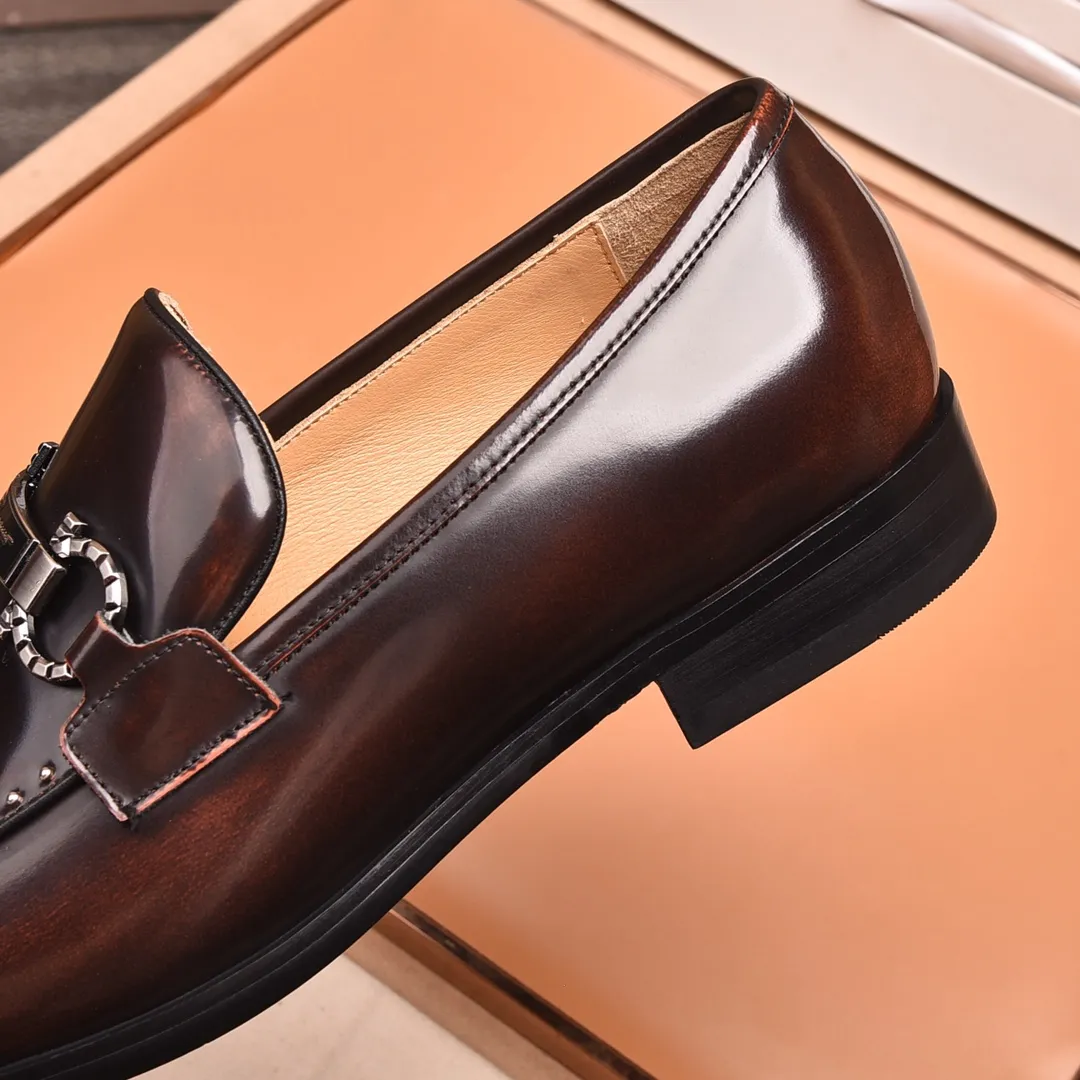 Men's shoes 💰540📛📛(water-dyed cowhide) Salvatore Ferragamo high-end (Salvatore Ferragamo) is the world's top luxury footwear brand. It comes from the fashion kingdom of Italy and is famous all over the world for its traditional handmade design and novel styles...🚶🏻🚶🏻New suit shoes are available simultaneously at the counter. This model is purely handmade. The fabric is imported from Italy's original first-layer cowhide. Soft water-dyed cowhide lining. Original authentic outsole🌀🌀Size: 38➖45